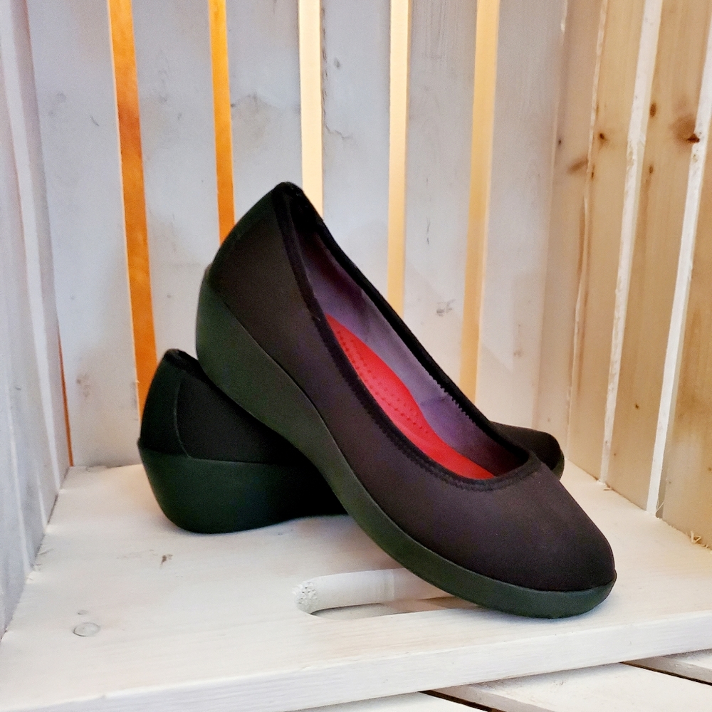 Women's Crocs Size 8 Wedge Heel